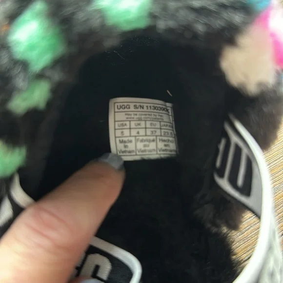 UGG FLUFF YEAH SLIDE CHECKS NWOT - Picture 4 of 6